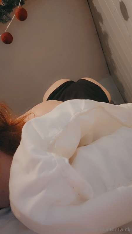 Lazy twink in bed :3 13