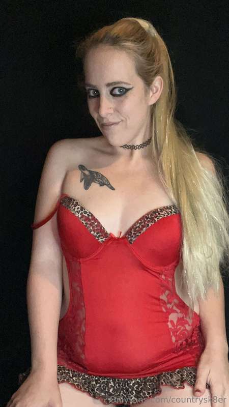 Red outfit (; 8