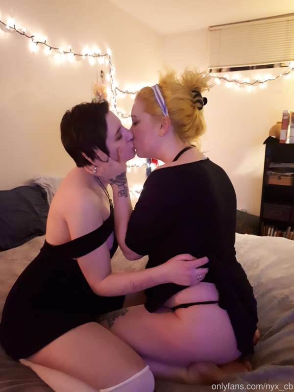 Lots of hot girl pics 😘😘😘😘 my gf is the cutest thing ever