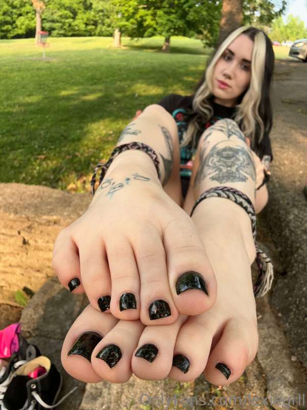 Honestly how could you not sniff and suck? 2