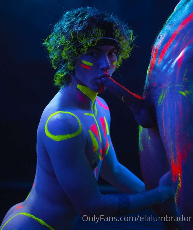 photoshoot. neon lighting. blowjob   models: @eduell and me ..