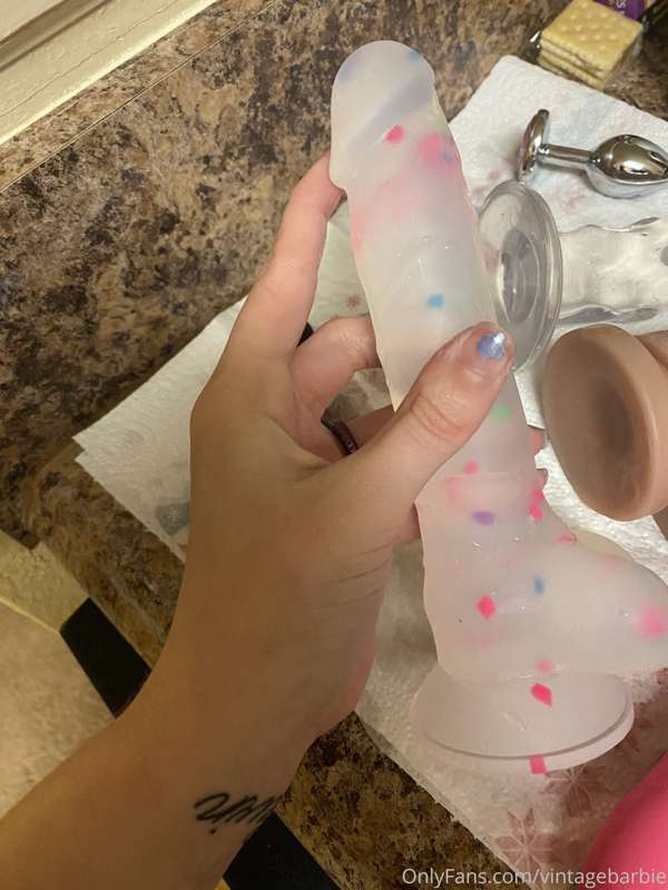 Cant wait to test my new bead plug and dildo on my live stre.. 3