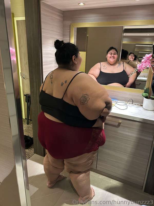 Heheh always captures how big i look at different angles 🤭❤️ 5