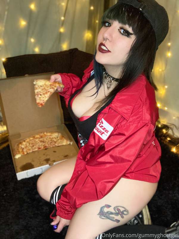 Your Pizza Planet delivery is here! 🍕 can I play with your W.. 19