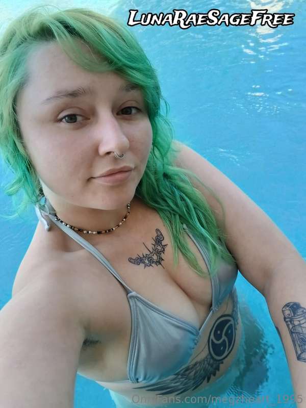 #advertisementShow @lunaraesagefree that hard cock of yours ..