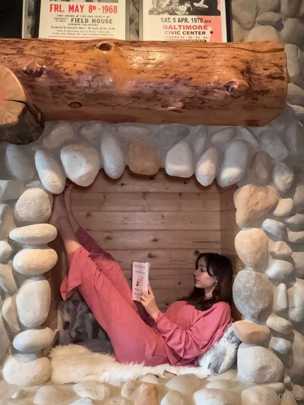 LOVE love love this lil reading nook 🥹