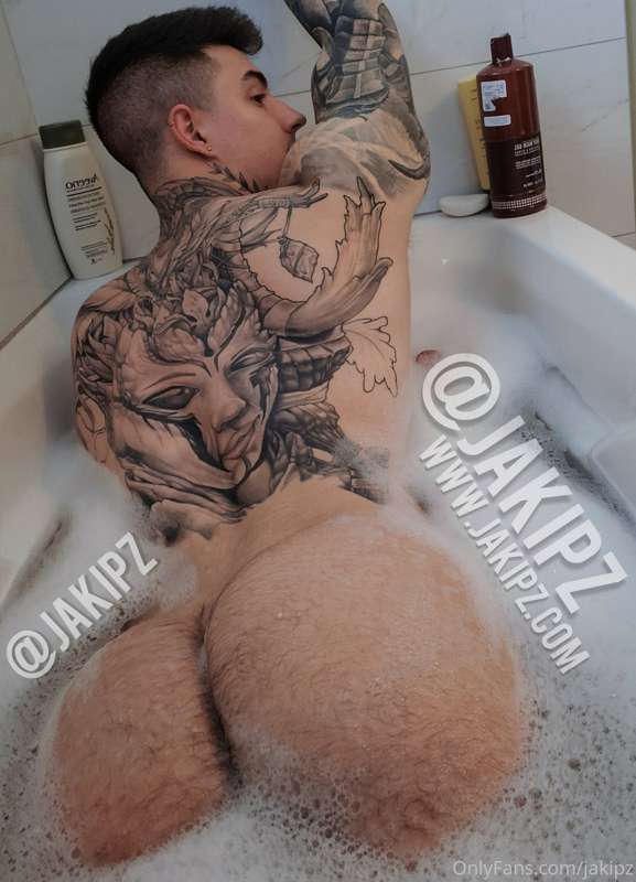 Hop in ! The water is perfect 🏊‍♂️
