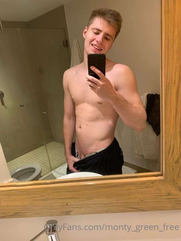 Male model @maxxx from Poland 🇵🇱 
He has already 200+ explic.. 4