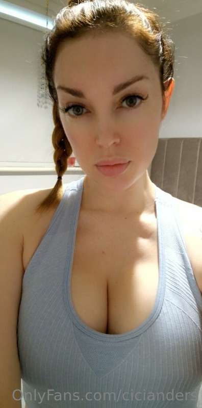 I’m thinking of a number between 1 and 10 tip me the right n..