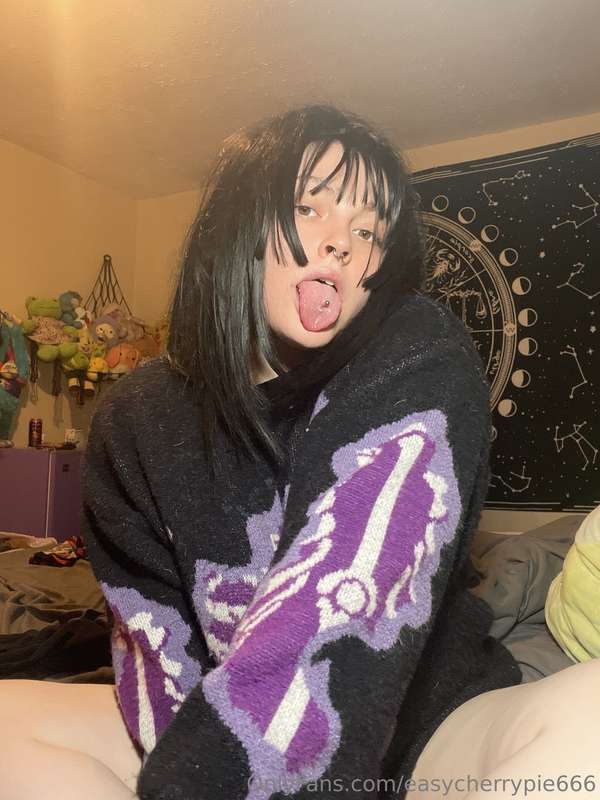 Sweater weather is here, wanna fuck me in mine?  4