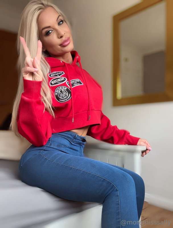Saturday vibes 💋💋💋 Off to do some shopping with my littley t..