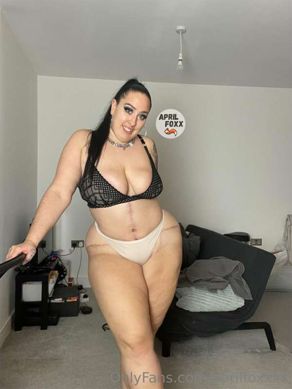 Do you like my curves?😈