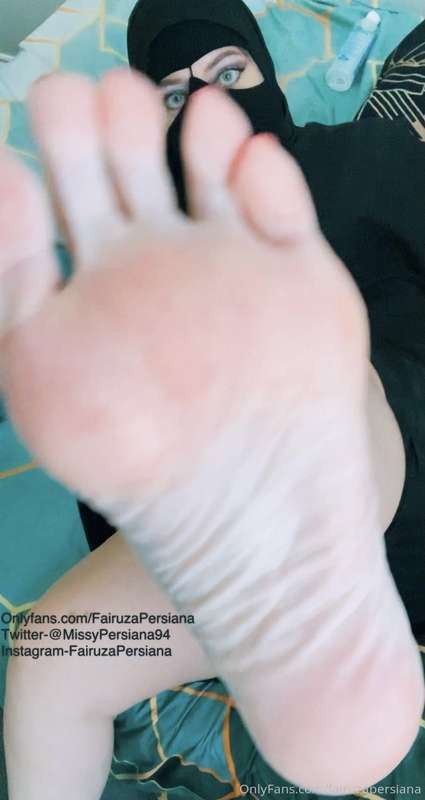 🧕🏼🦶🏻🦶🏻🦶🏻💋