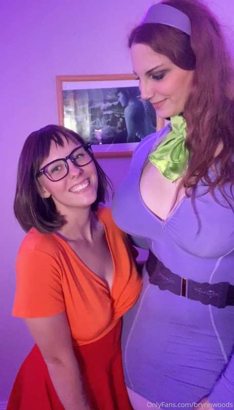 Jeepers! I finally found a clue alone with Velma and we had .. 5
