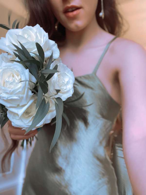 Would you have been my date to my sister’s wedding? 💍👰🏻‍♀️🌿💃.. 2