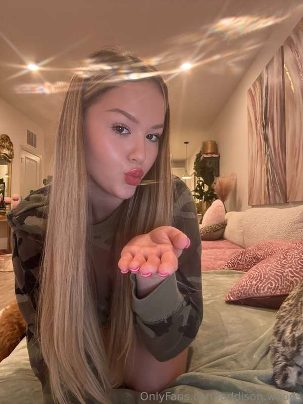 Blowing kisses to you😘❤️