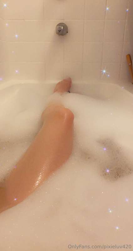 A little preview of bath time 🛁🫧🥵