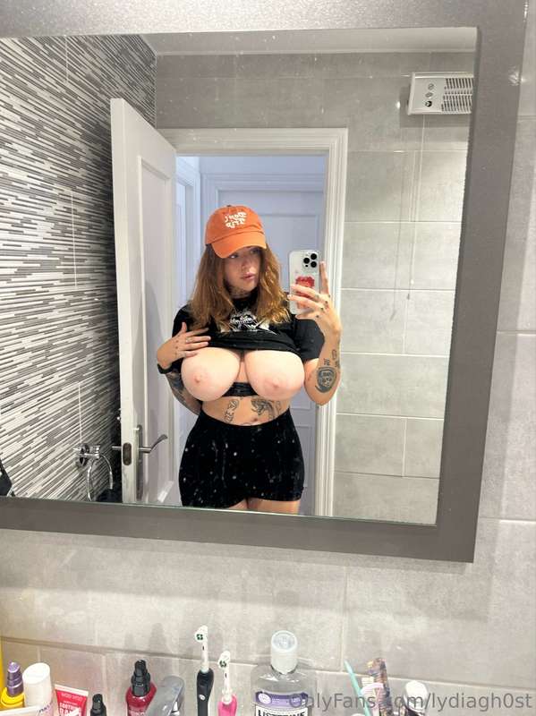 damn can someone hold these for me 😳 2