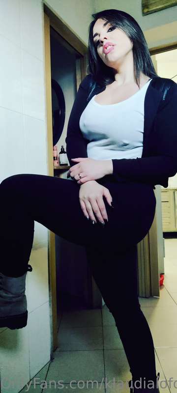 E se ti dicessi che sono online su OF per farti 💦💦💦?  Che fa..