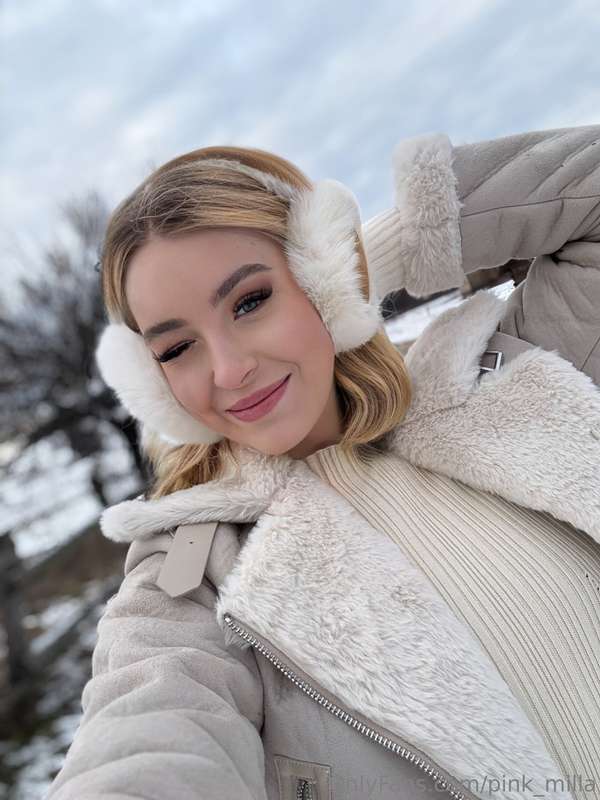 🥰 A woman's beauty is not in her outer attractiveness, a wom..