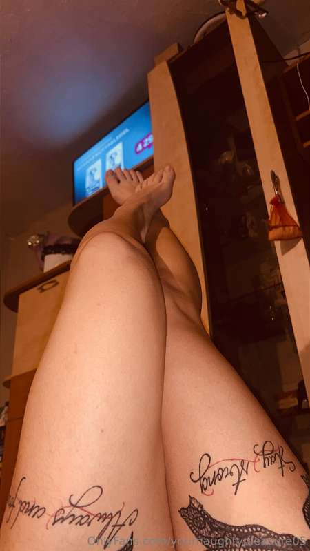 Some feet pictures for you babe 😏🦶 2