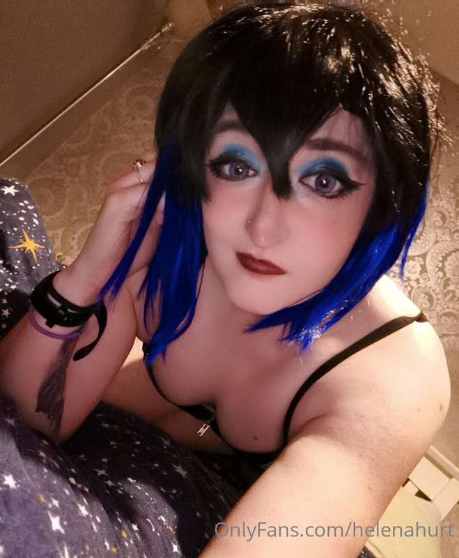 Do you want more content of this look? ;3 2