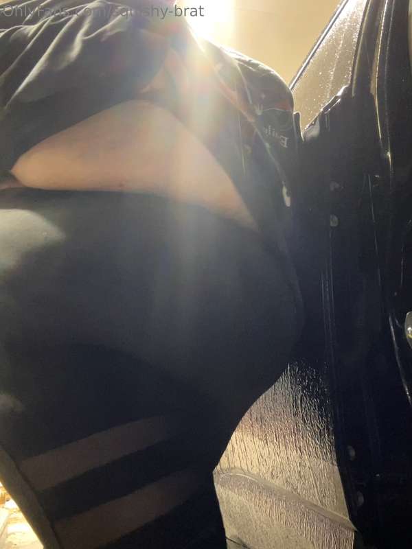 It’s icy and these compression leggings are too tight 🥶  3