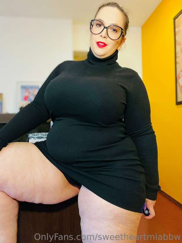 Happy Monday ! Would you get in trouble with HR if i was you.. 14