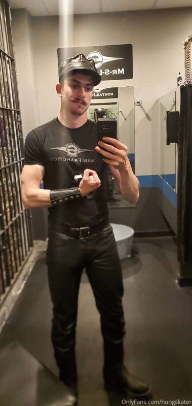 Who wants to see me fuck in leather? 4