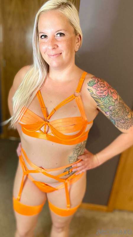 Anyone care to see some of my new sexy lingerie that just ar..