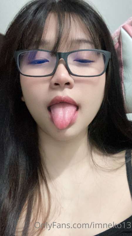 อันนี้มาอวดแว่นใหม่ แล้วก็ ฝันดีนะคะ 😚