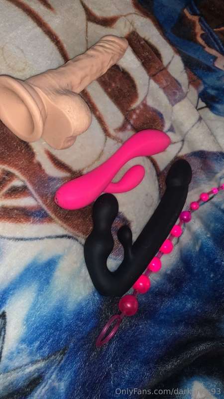 Which toy would you use on me?!? Don’t be shy 😘🥰