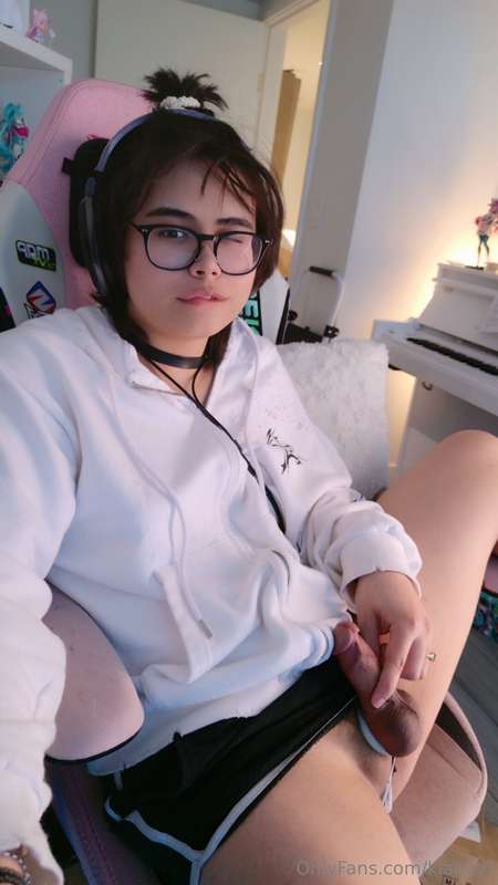 does anyone wanna sit in a discord call and talk about our l.. 10