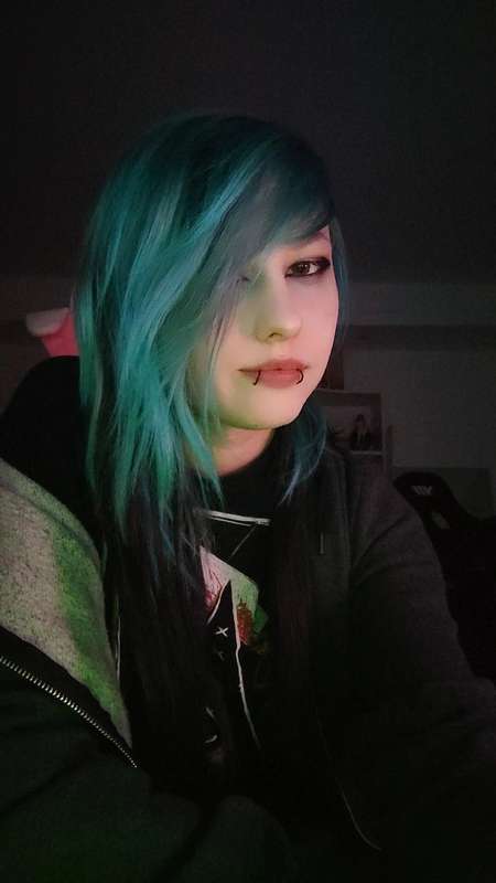 which hair you like more curly or straight ?  2
