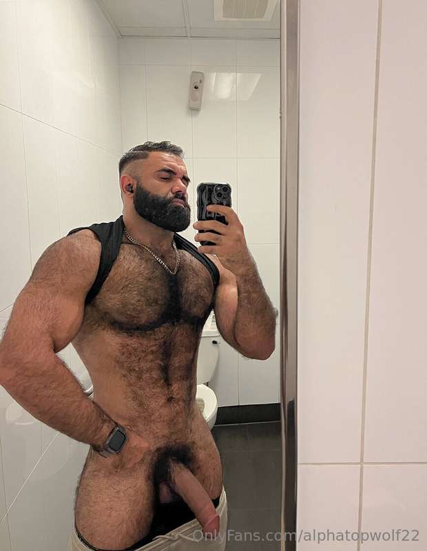 Daddy got horned up during his workout see big booty bottoms..