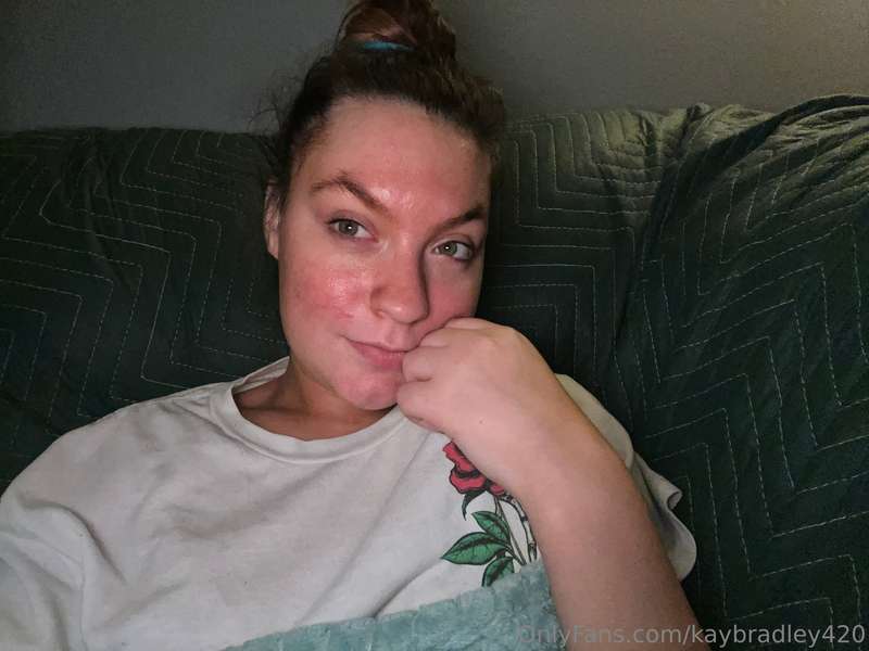 Chillin on the couch watching a show 💕