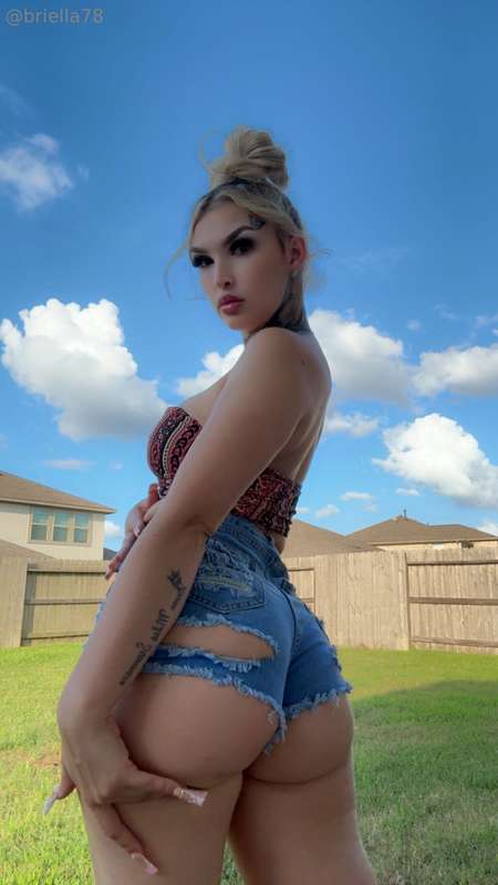 used to act shy, now i’m a certified hoodrat n i love it — n.. 3