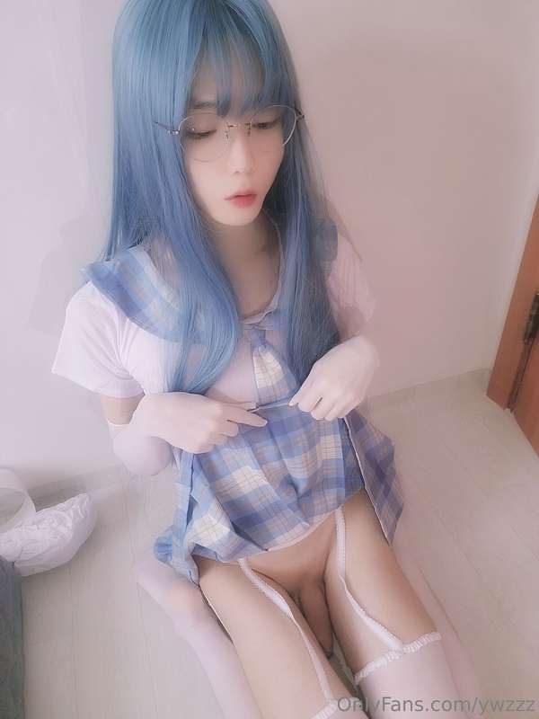 Blue hair + blue clothes 16