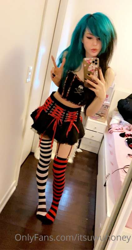 <3 Just showing off my outfit <3 1