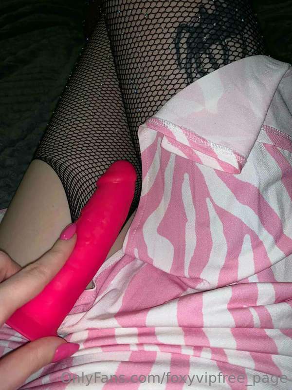 I want you to watch me fuck myself with this pink dildo 🥵  T.. 1