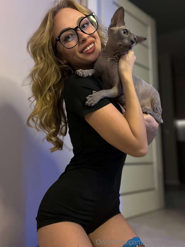 Any pet lover? We go as a package deal! 🙀 1