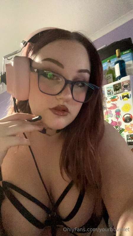 Gamer Girl nudes ;)  2 videos, 7 photos mainly tits in this .. 3