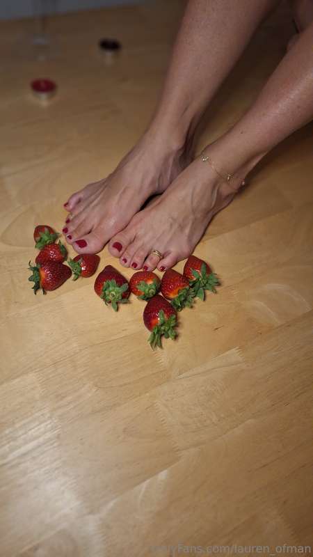 This is just too hot and temptation to avoid. Don't miss the..