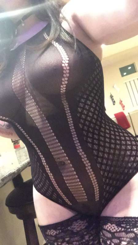 Throwback to my cute lil body in december. Do you wanna sque.. 1