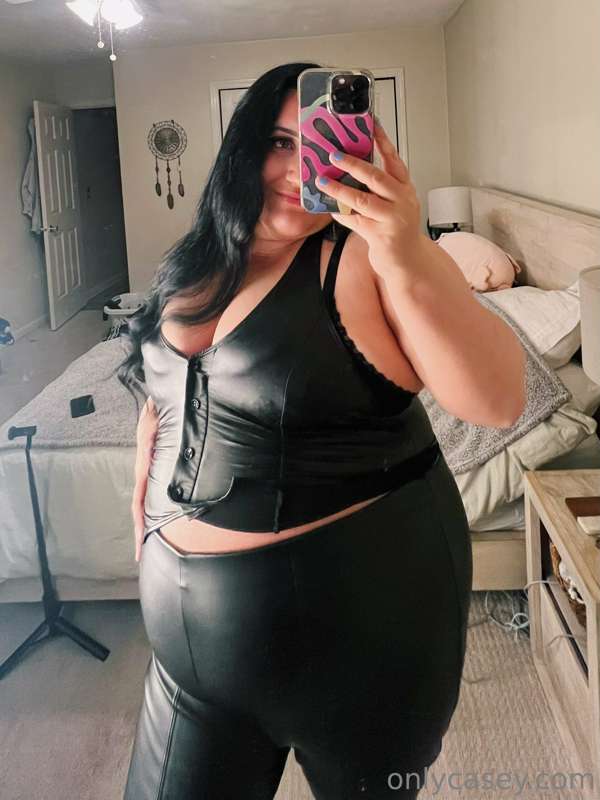 For all my leather lovers! This was a fun little custom set ..