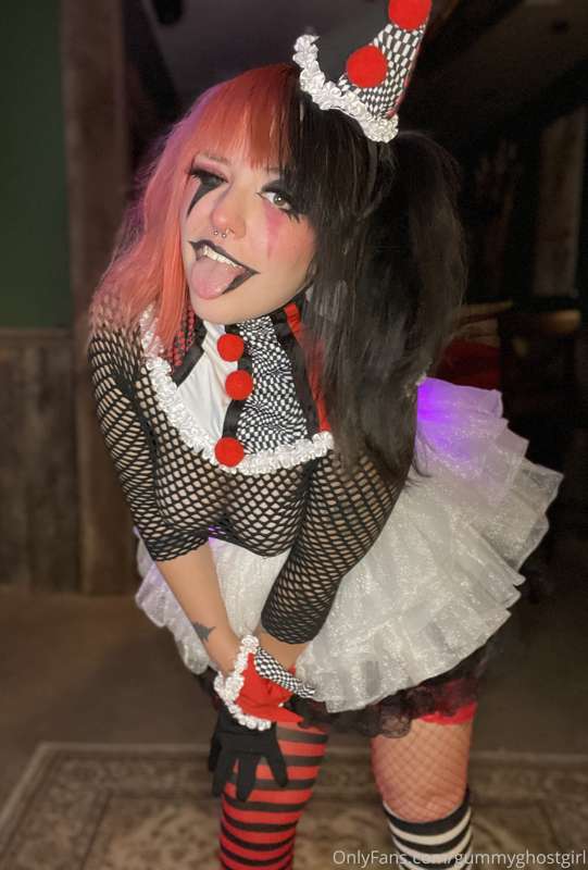 Clown around with me 🤡🖤