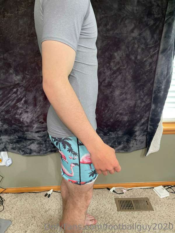 Does this tight shirt look good on me? 9