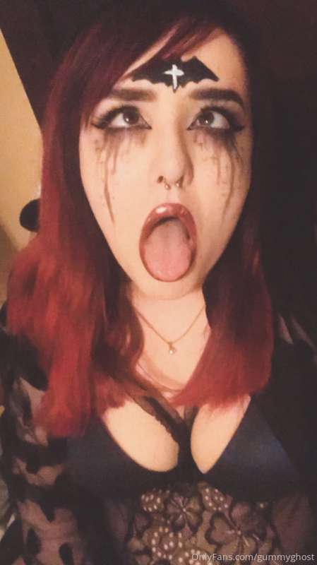 Goth gf 💀 24