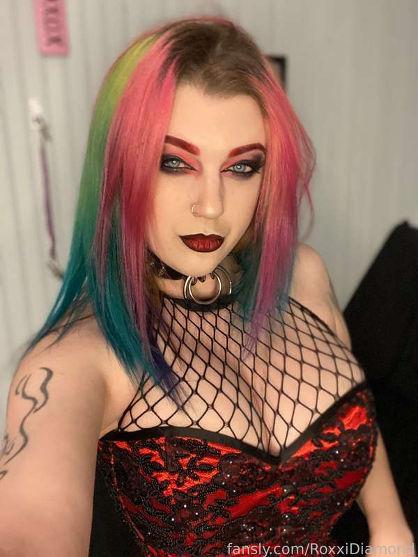 Roxxidiamond - Fansly - 02 Jun, 2024 98