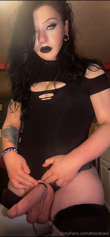 The Girlbulge & what the bulge is 😈Look how fat my cock gets.. 1